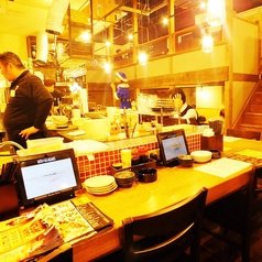 元気いっぱい明るいスタッフがお出迎え！親方と会話を楽しめるカウンター席もございます♪豪快に腕を振るう漢達の調理過程もご一緒にお楽しみください！会社帰りのサク飲みや会社宴会、女子会、合コン、二次会などの多彩なシーンでご利用いただけます♪国分町・定禅寺通・勾当台公園近くの海鮮居酒屋の当店をご利用下さい！