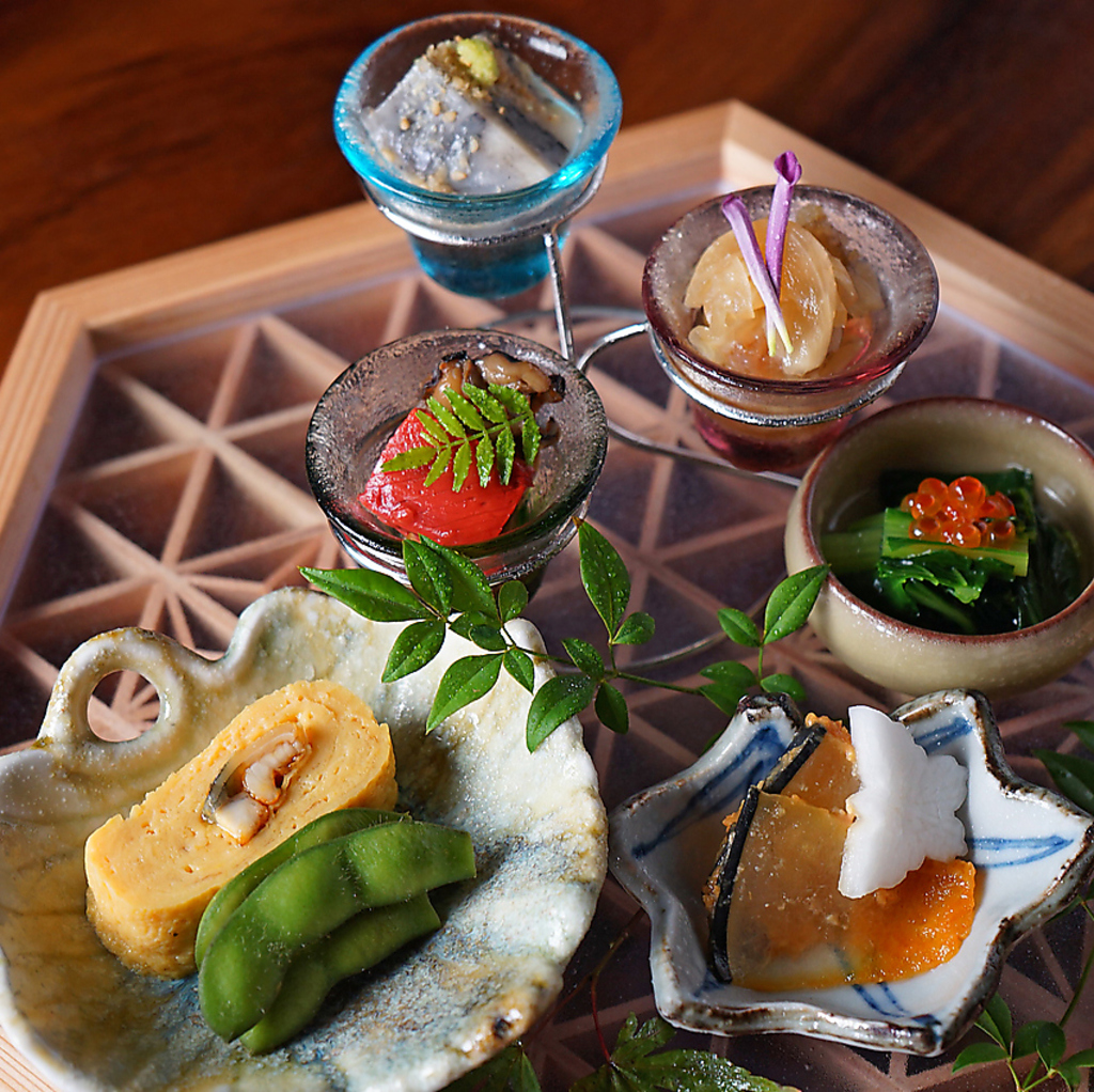 特別懐石コースは、特別な記念日のディナーやご接待などの大切なゲストをもてなす席に最適のプラン◎