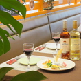 【イタリコ店内】落ち着いた雰囲気でゆったりとした時間を過ごして頂けます。席間隔も広く取っております。安心してお食事を楽しんでいただける空間作りに努めております。