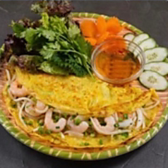 ベトナムお好み焼きのバンセオ./鶏塩つけ.