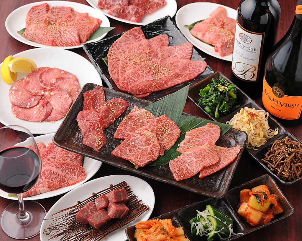 美しい!!一度は食べたいA5黒毛和牛！！gyummyならリーズナブルなお値段で楽しめます