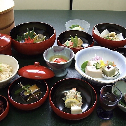 大徳寺の参拝・観光に合わせて、お食事処としてご利用いただけます。