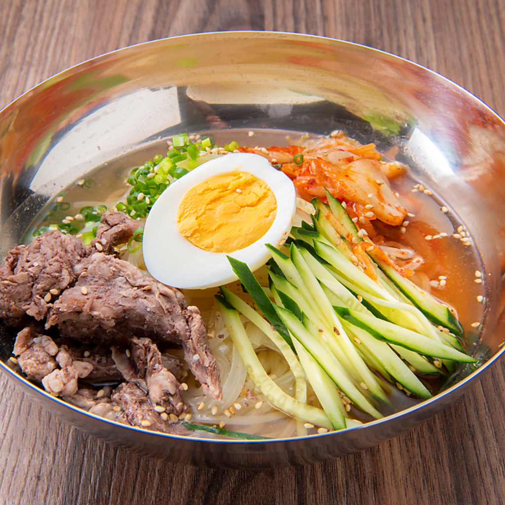 〆ももちろんございます！特製麺で作った冷麺は、別腹です♪お食事メニュー大充実！