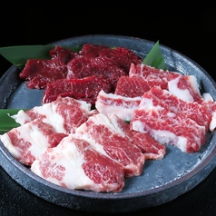 馬肉の新しい味わい方、脂の旨味芳醇な「馬焼肉」の写真
