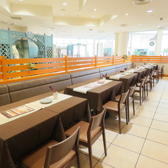 【イタリコ店内】落ち着いた雰囲気でゆったりとした時間を過ごして頂けます。席間隔も広く取っております。安心してお食事を楽しんでいただける空間作りに努めております。