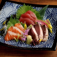 まずは盛り合わせ!本日の鮮魚3種盛り