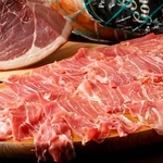 当店人気の【スペイン産生ハム】コースに＋500円（税込）で食べ放題が可能です！