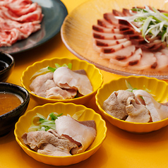 黒瀬ブリと宮崎県産豚のしゃぶしゃぶ へべすポン酢と小林市の麦味噌だれの写真