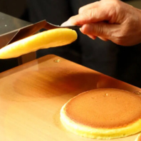 銅板で焼き上げる、昔懐かしのホットケーキの味わい