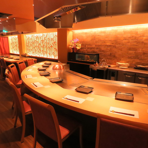 三宮駅スグ♪神戸の有名ホテルの料理長を務めた二人のシェフが作る鉄板焼。