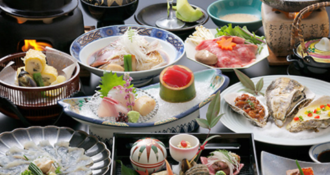 宮島で味わえる伝統の懐石料理のお店。宮島にお越しの際は是非ご利用ください。