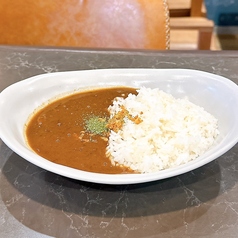 まぬるのこだわり牛すじカレー