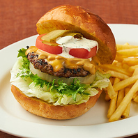 併設ベーカリー直送！焼き立てパンの愉しみ