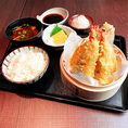 ランチメニューは米福名物天丼や季節の天ぷら定食など旬の食材が楽しめてボリュームもたっぷり！