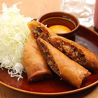 「すき焼き春巻き」など多彩な創作料理をご用意！