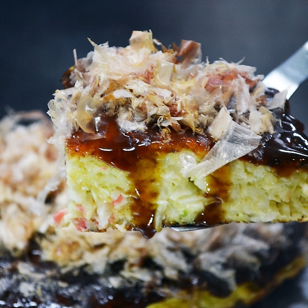 SMLサイズでお好み焼きをご用意しております。お好きなトッピングでお楽しみ下さい◎