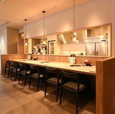 カウンター席のご用意もございます。