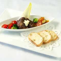 豚バラ肉の赤ワイン煮込み