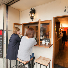 カジュアルにスペイン料理を楽しめるバル。テラスも◎