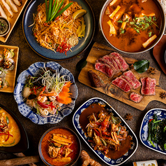 宴会コースがお得！肉料理＆タイ料理が自慢のバル
