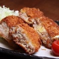 沖縄直送あぐー豚を使用した「あぐー豚メンチカツ」は、お肉のうまみが楽しめる必食メニュー！揚げたてサクサクでお酒との相性も抜群です！！普段使いはもちろん、個室もございますので各種ご宴会にもピッタリのお店です★成田市で居酒屋をお探しの際はぜひ当店へ♪