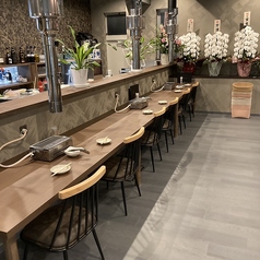 広々としたカウンターおひとり様でもご利用いただけます。