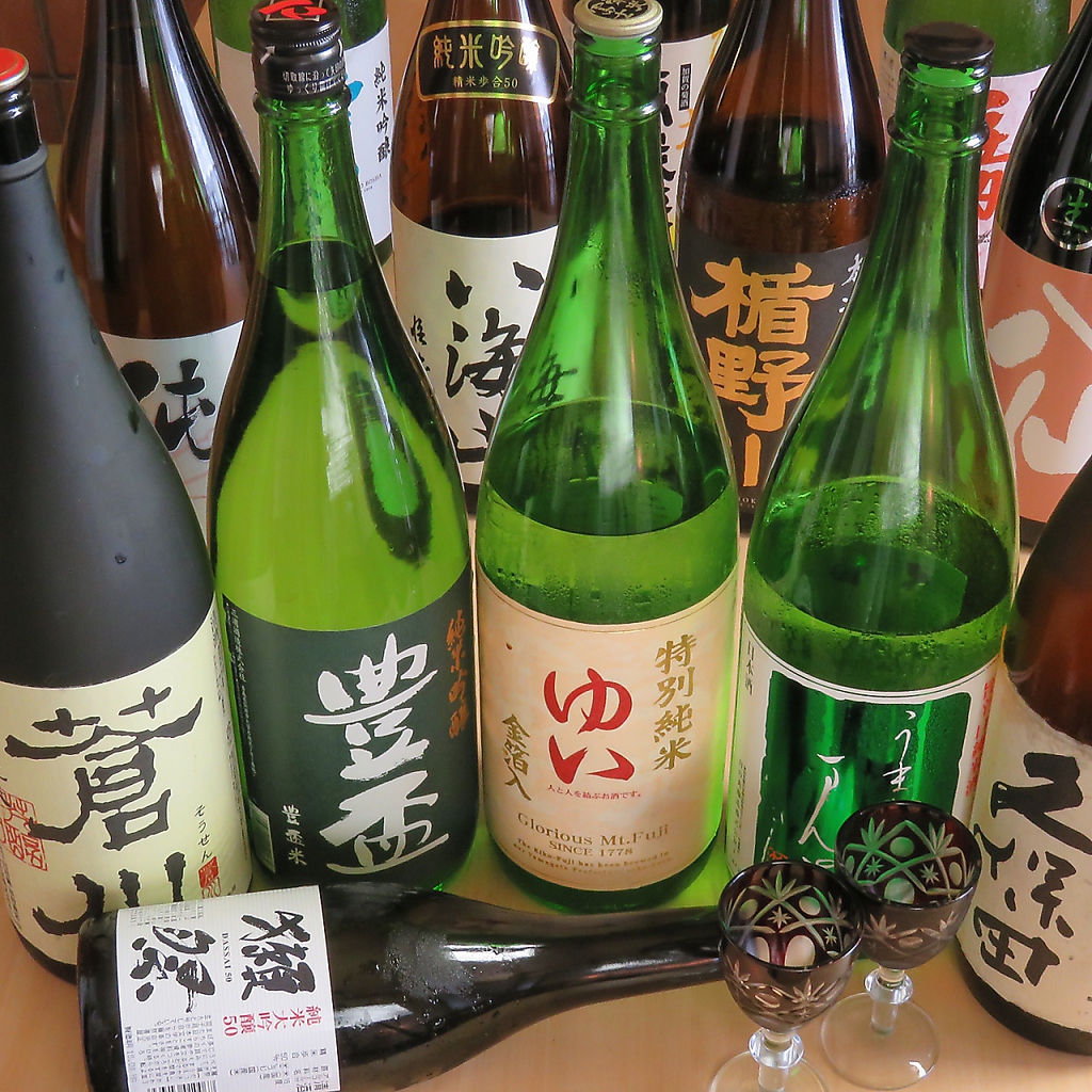 豊富な日本酒。地酒も充実しております。