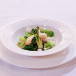 季節の食材を旨味引き出す調理法で提供致します。