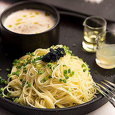 フレンチキャビアをのせたビシソワーズカッペリーニ　つけ麺スタイル