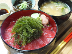 まぐろ海ぶどう丼