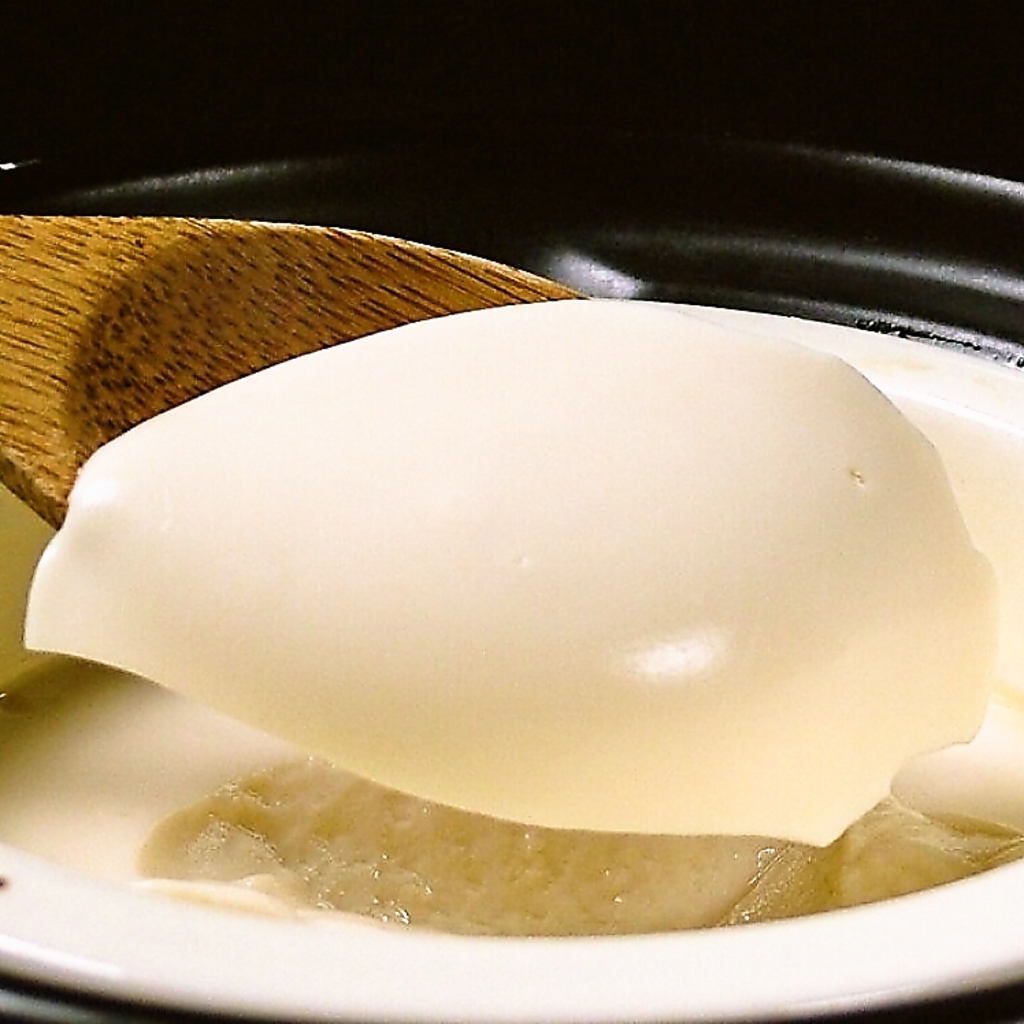 毎日つくる豆腐は風味たっぷり濃厚な豆腐に仕上げました♪大豆は国産にこだわった材料を使用。