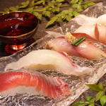 朝獲れの鮮魚は握りでも愉しめます。宮崎の新鮮な食材を創作料理でご提供！