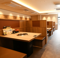 ご家族、知人、友人・・・などゆっくりとお食事をお楽しみ頂けるお席をご用意しております。