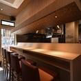 じっくりと料理やお酒を楽しみたい、そんな方におすすめのカウンター席。二人の距離がぐっと縮まるため、デートにもおすすめです。