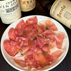 生ハムとサラミの盛り合わせ