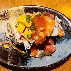 魚均!名物!贅沢海鮮こぼれ寿司