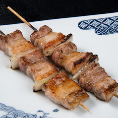 【口の中でとろける♪】名物の豚バラ焼き　230円 (税込)の写真