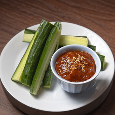 キュウリスティック　マグロタルタルの旨辛ディップ