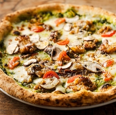 Wジェノベーゼ　バジルのジェノベーゼとナポリ風牛肉のジェノベーゼのW仕立て　ペコリーノチーズをかけて