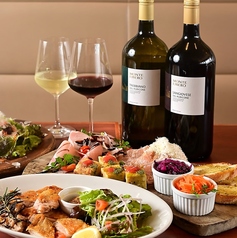 果実の甘みが溶け込む自家製サングリアをお試しください