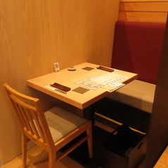 2名様テーブルをご用意しておりますので、カップルでのご利用にもおすすめです。
