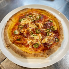 サラミとハラペーニョのピッツァ