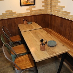 1階は6名テーブルもご案内可能です。