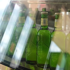 厳選された銘柄の瓶ビールやハイボールを、贅沢に満喫♪