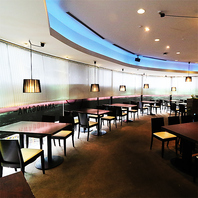 内装費1億円の極上空間がお客様を魅了します。