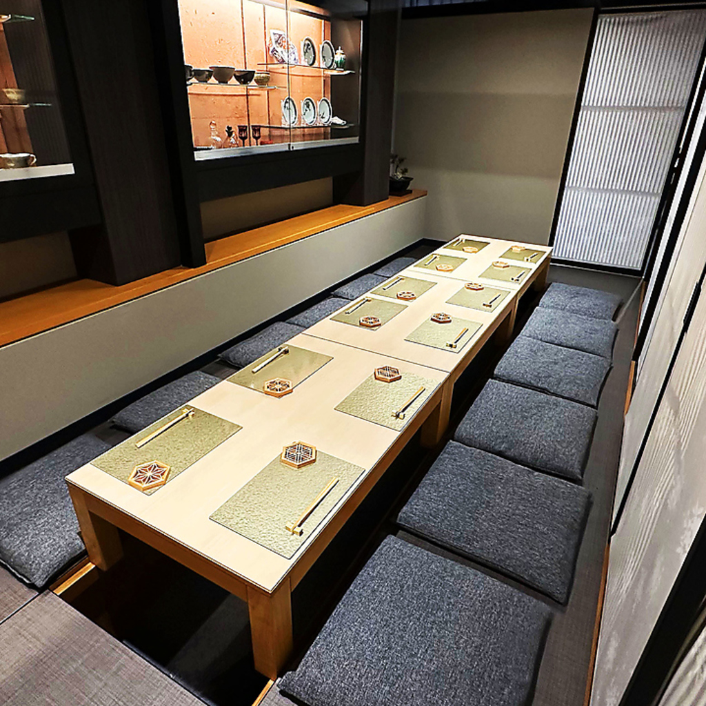 個室は最大12名様まで、周囲を気にせずお食事を楽しめます。