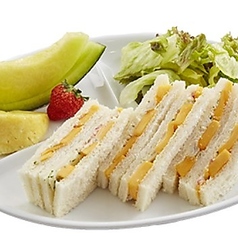 2位 ズワイガニとマンゴーのサンドイッチ