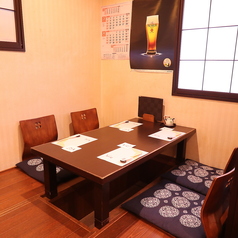 接待や大切なご会食に最適な、落ち着きのあるテーブルスタイルの個室です。扉の閉まる完全なプライベート空間となっており、他のお客様の目を気にすることなく、込み入ったお話も安心です。上質な空間と本格和食で、最高のおもてなしを演出します。