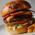料理メニュー写真 【人気NO1】ベーコンチーズバーガー