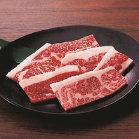 店内で丁寧に切りつけ